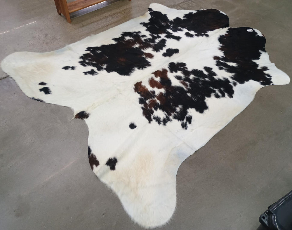 BS Trading Genuine Hair-On Tanned Cow Hides (LG and XL)